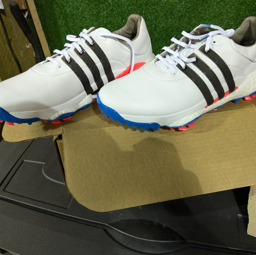 Adidas tour 360 golf shoe. NEW! 11.5
